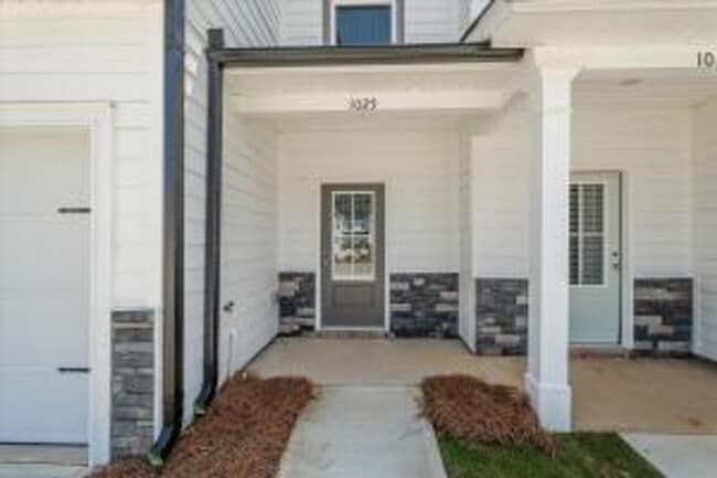 Photo - 1005 Linsmore Ave