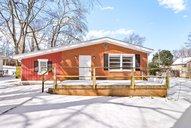 1950's 2 bedroom home for rent in St. B Area! - 1950's 2 bedroom home for rent in St. B Area!