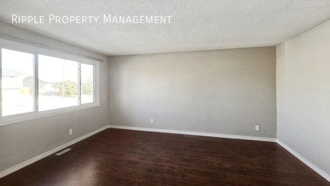 Photo - Fantastic 4 Beds, 1.5 Baths TownHouse | 1 Dog Allowed. 20lbs Max