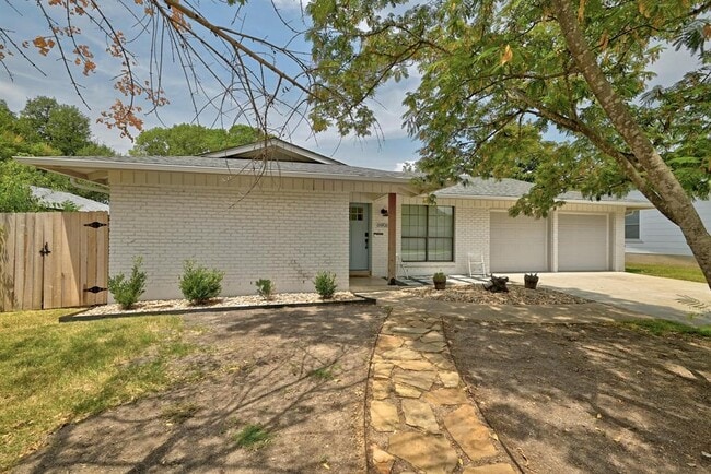 Building Photo - 6906 Twin Crest Dr Rental