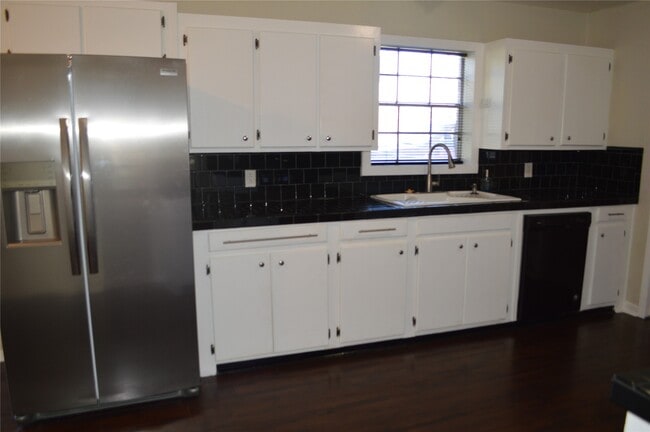 Photo - 532 Hollyhock st