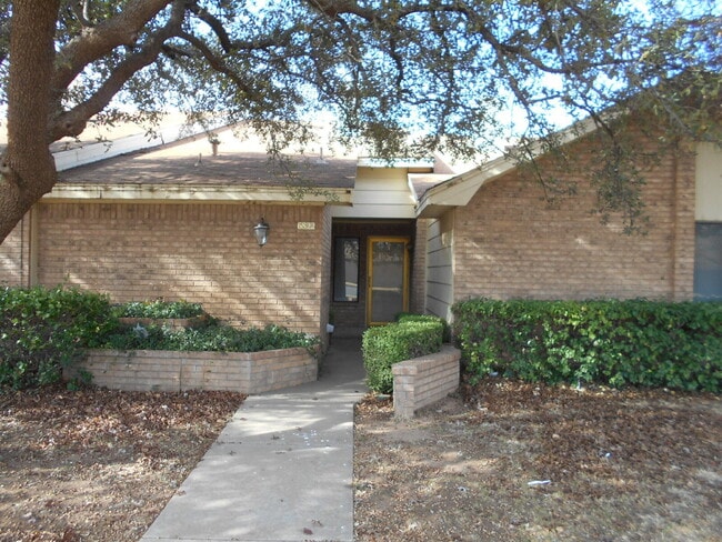 Building Photo - Beautiful Townhouse off Frankford!
