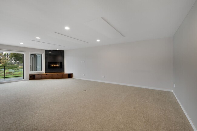Photo - 2bd/2ba Bellevue Condo Unit 202-F
