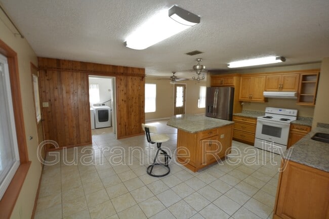 Photo - 541 Carey Pl