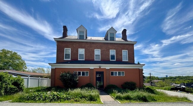 Building Photo - 4451 Highridge St Unit 4