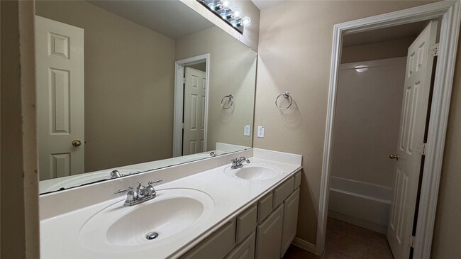 Building Photo - 4810 Bonny Loch Ln