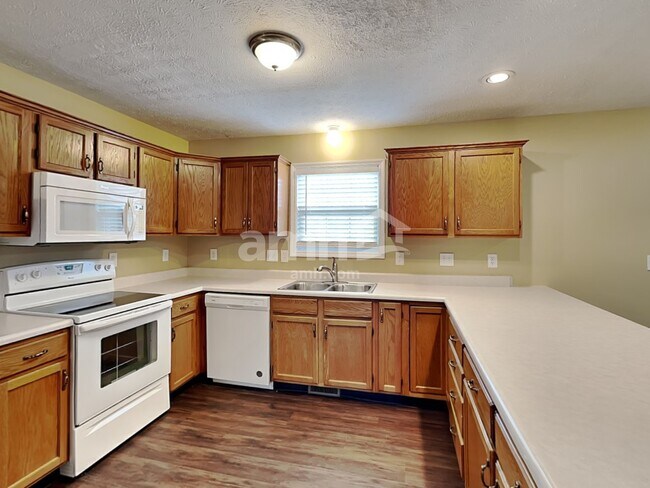 Photo - 912 N Garver Rd