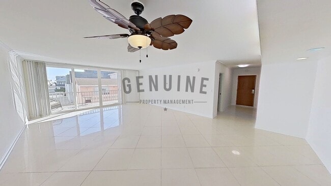 Building Photo - 2Bd 2Ba Spacious Newport Bay Front Condo