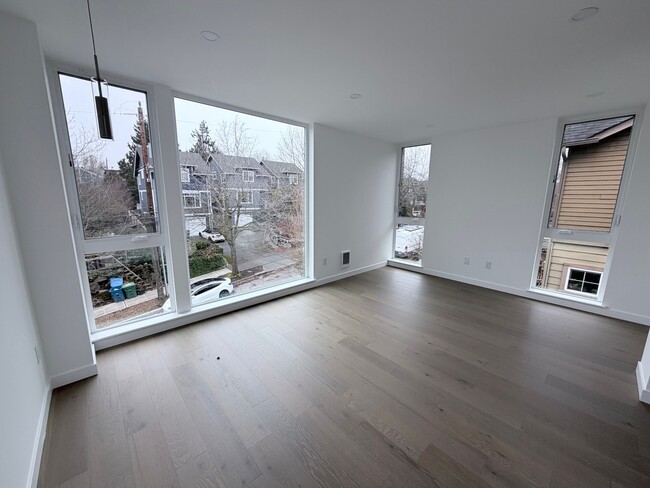 Building Photo - 2900 S Norman St