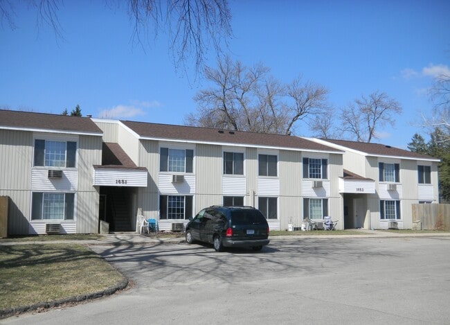 Building Photo - 1653 4th St SE Unit 7