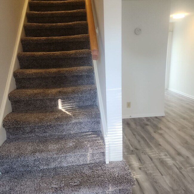 Cute and Cozy One Bedroom Townhouse Apartm... Townhome Rental in