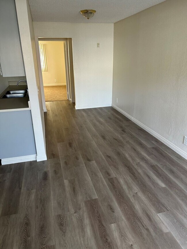 6810 Foothill Blvd Tujunga