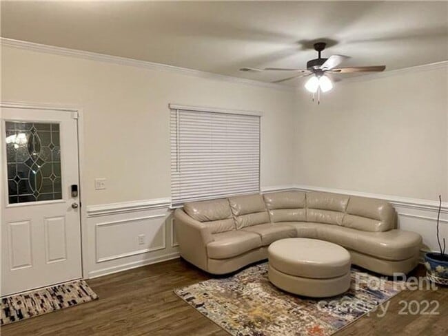 Photo - Captivating Single Family Home | 3 BR/2.5BA | 1-Car Covered Parking |In Highland Park