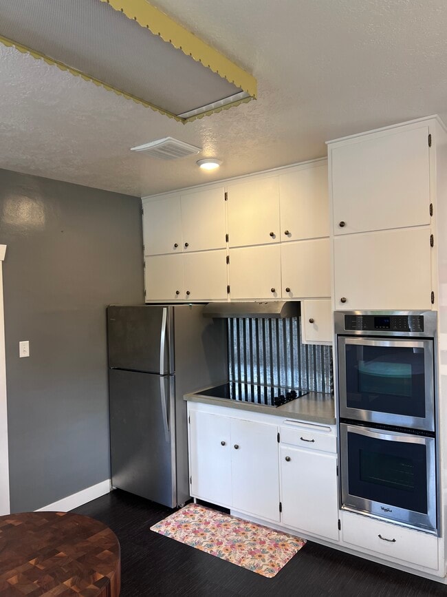 Photo - 1124 E Center St