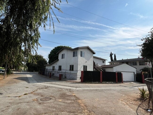 2645 W Via Corona