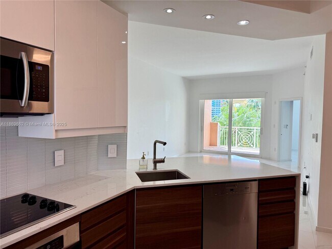 Photo - 140 Meridian Ave Unidad 343