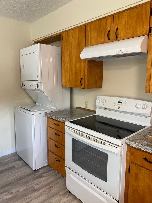 Building Photo - 6407 Harvey Dr Unit Room 3