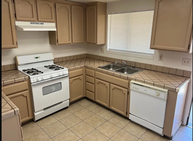 Photo - 5113 Gaylene Ave