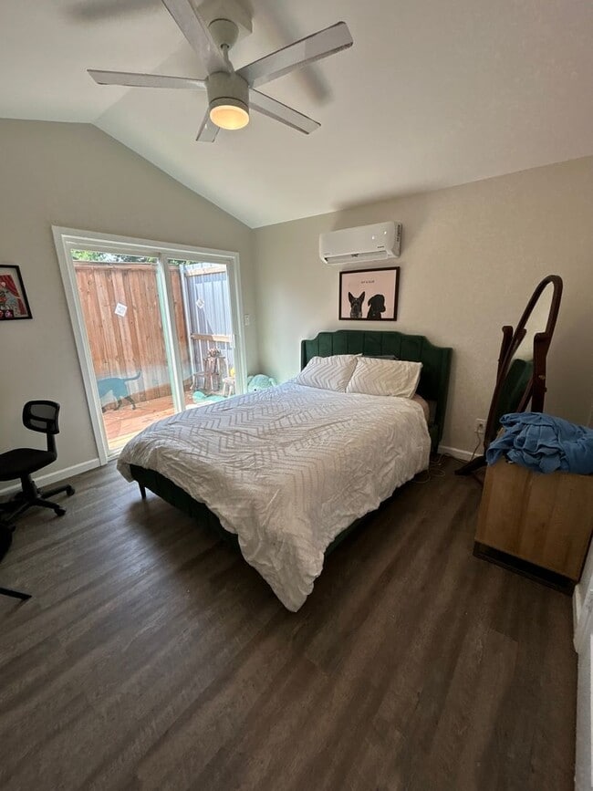 Photo - Peaceful 1br/1bath with small yard! Unit Apt 2