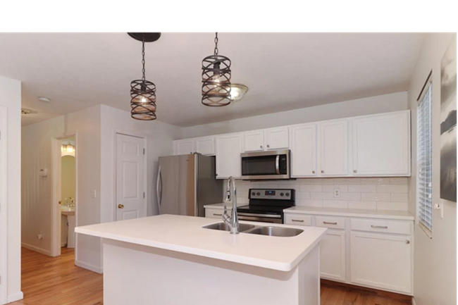 Photo - Get $1,000 off your security deposit OR $2...