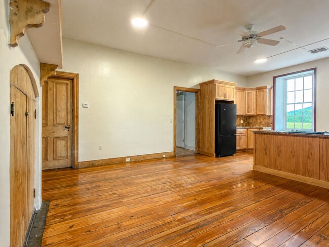 Photo - 261 Hopeland Rd