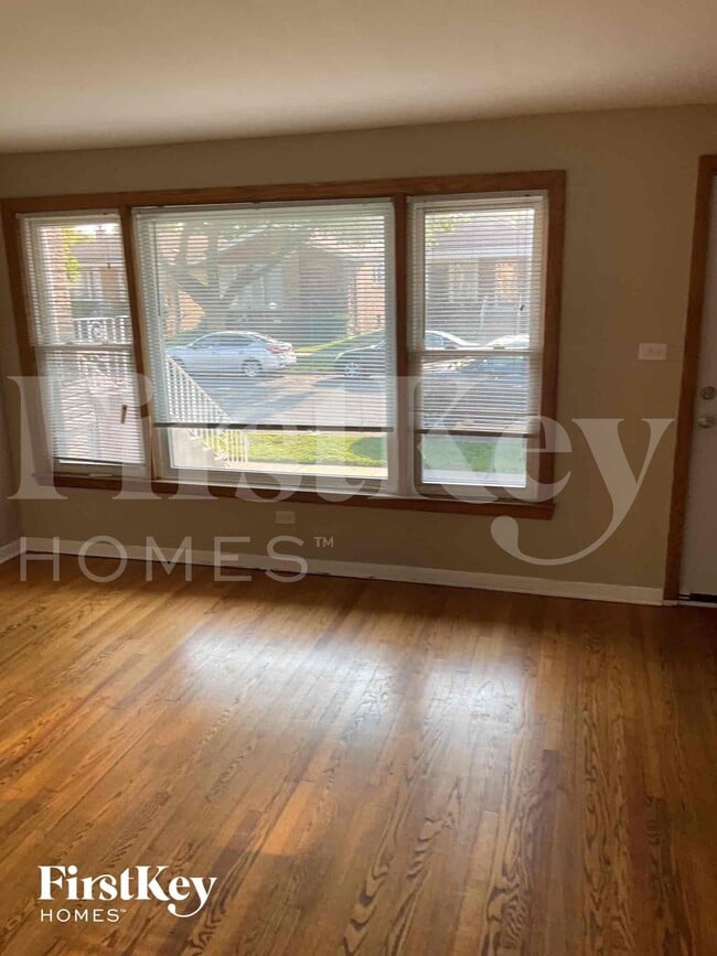 Photo - 8725 S Luella Ave