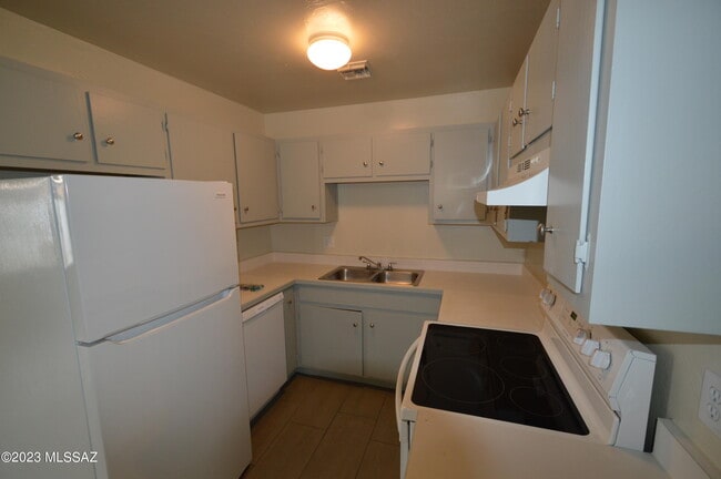 Photo - 2736 N Orchard Ave