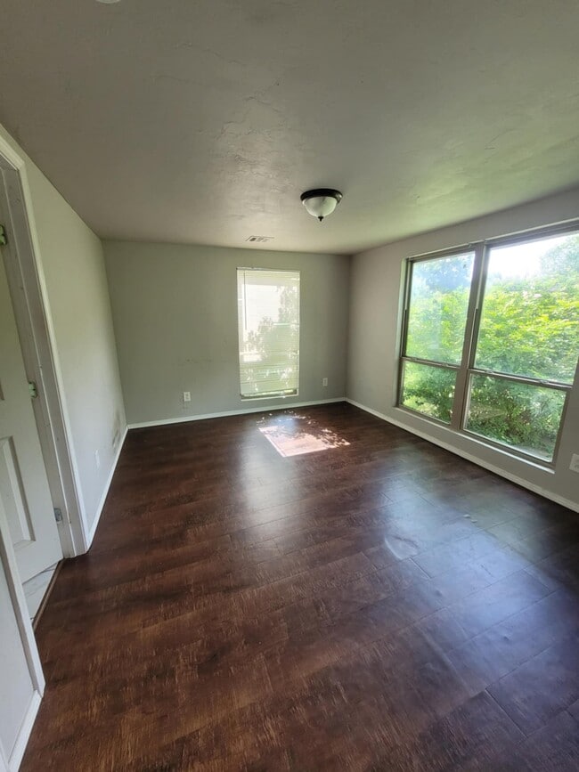 Photo - 313 W Maple Ave