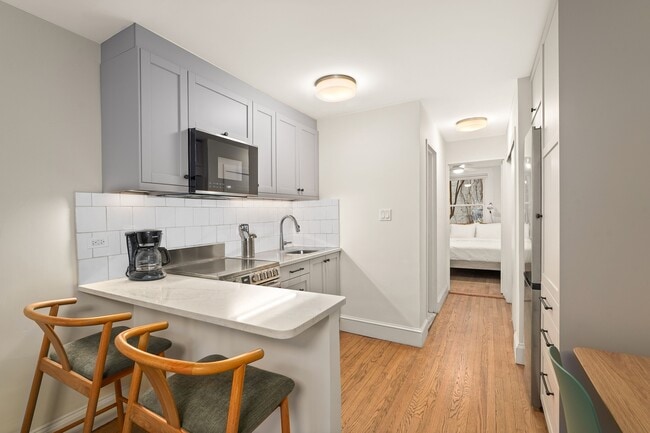 Photo - 136 E 92nd St