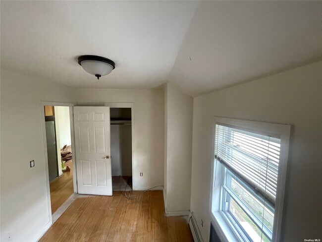 Photo - 144-23 223rd St