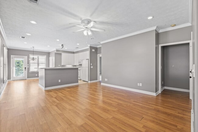 Photo - 1623 Wellington St
