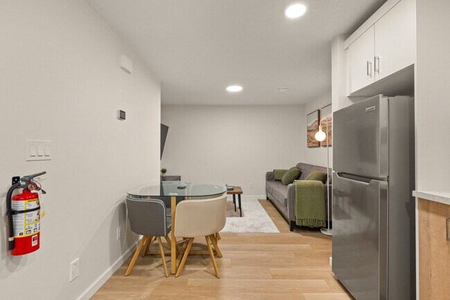 Photo - 84 Rowmont Vw NW Unit ID1314526P