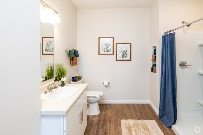 The Audrey - 1 dormitorio, 1 baño, 622 pies cuadrados, baño - Homestead Village Fort Wayne - Active Livi...