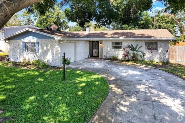 Building Photo - 8253 137th Ln N Rental