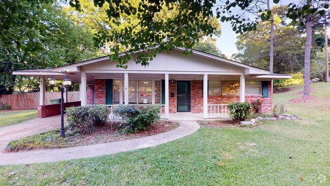 Building Photo - Forest Hills 4/2 Rental