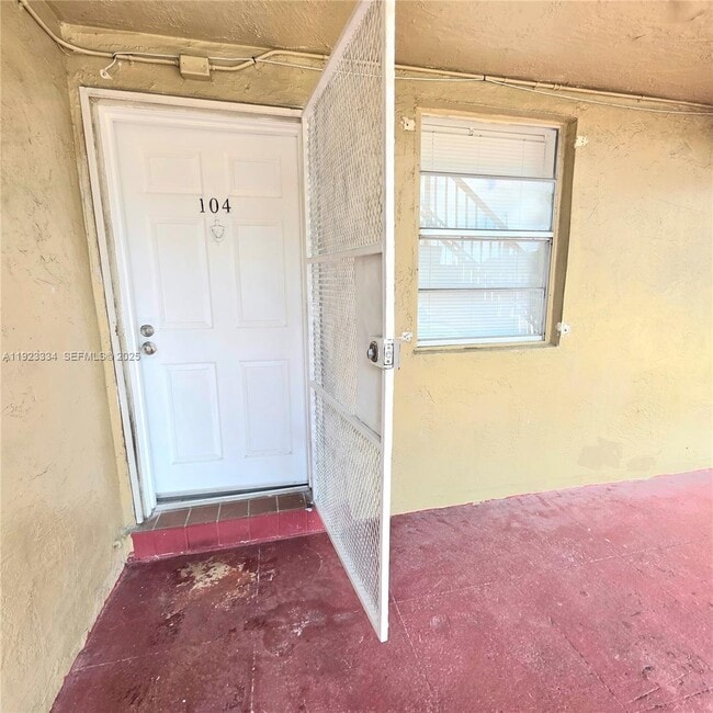 Building Photo - 301 NW 177th St Unit 104