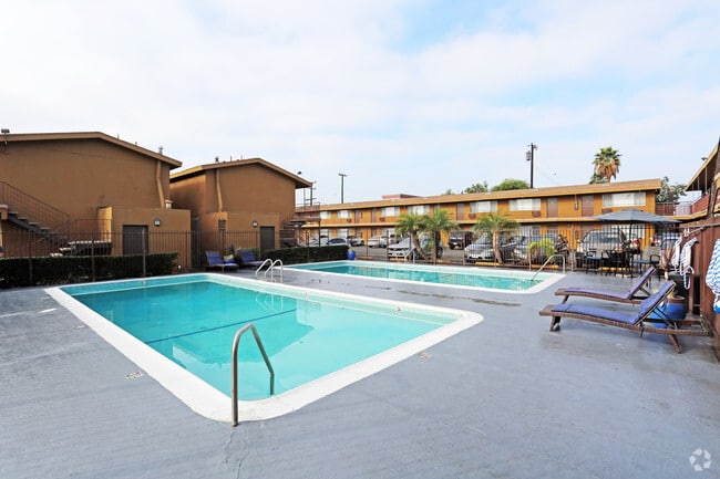 Fullerton Court Apartments