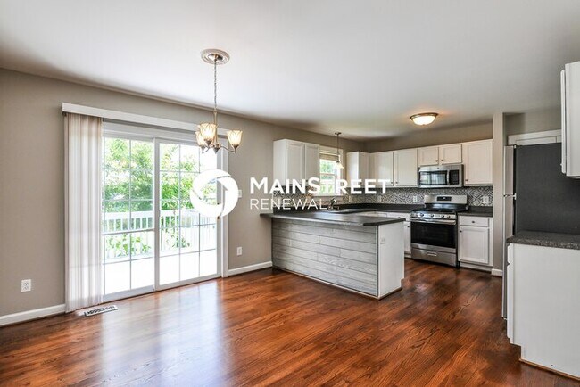 Photo - 4 Bedroom Pet-Friendly Home in Smithfield, NC with Main Street Renewal