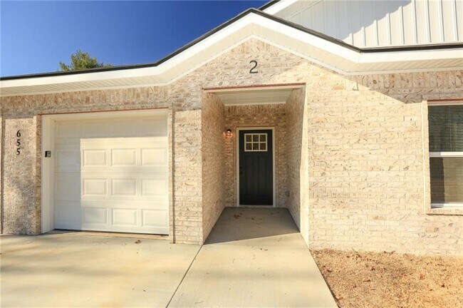 Photo - 655 N Genevieve Ave