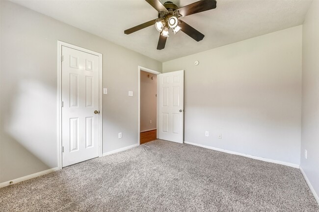 Building Photo - 317 Vantage Pointe Cir