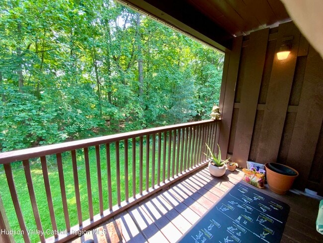 Photo - 2 Huguenot St