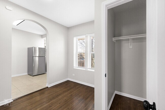 6149 W North