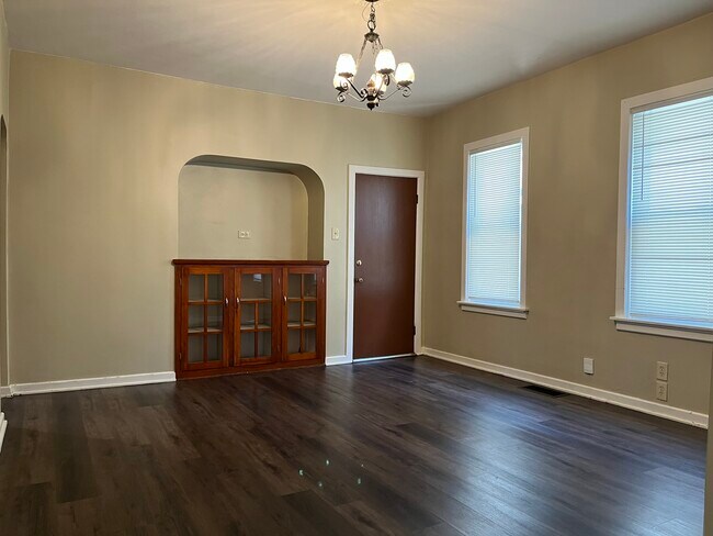 352 E Rosedale Ave Unit LOWER