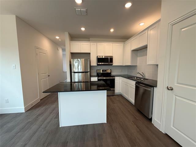 Photo - 412 E 7th St