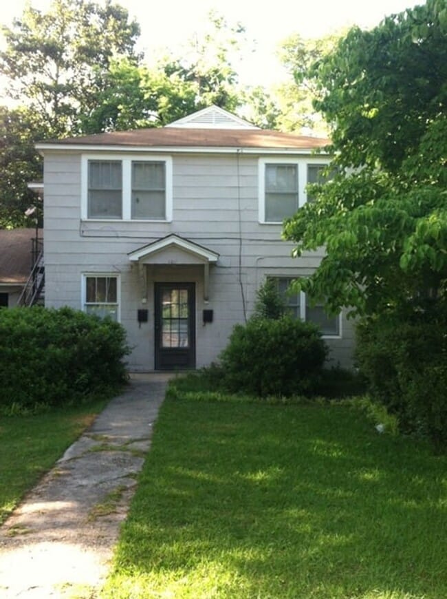 Building Photo - 2211 Oceola St Unit 1