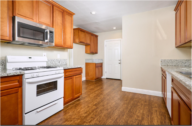 Photo - 1440 Beach St