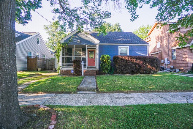 Building Photo - 144 W Randall Ave