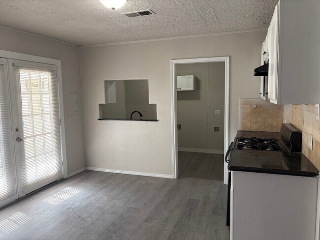 Photo - 5406 Lyndhurst Dr