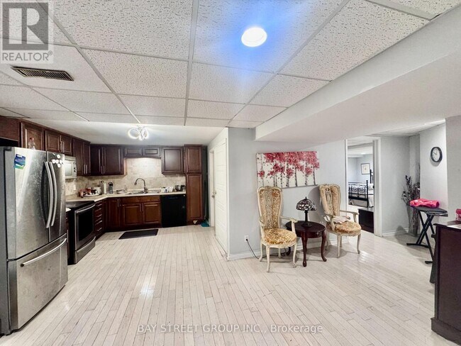 Photo - 2082 Burbank Dr
