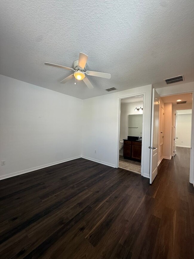 Photo - 2-bedroom, 2.5-bath townhome located in Ea...